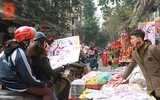 Hàng Mã rực đỏ ngày giáp Tết